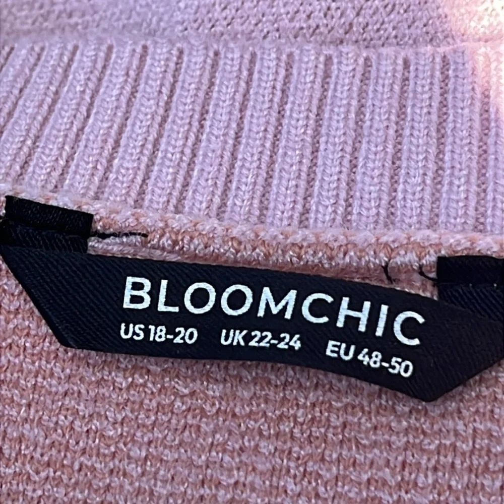 Bloomchic kiss prints v neck sweater, pink, women’s size 18-20